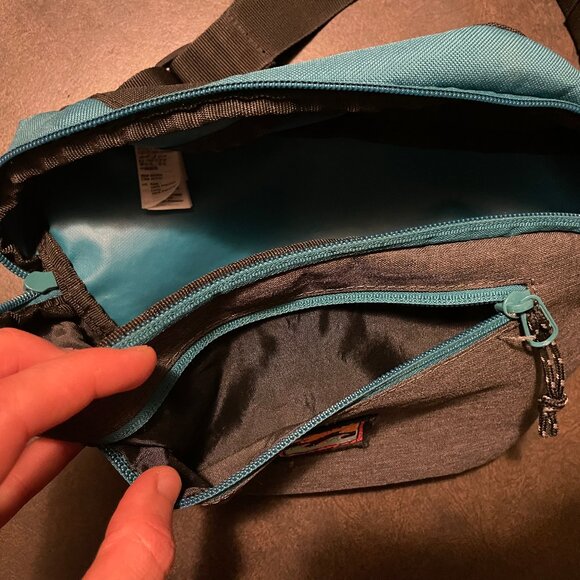 Billabong Sling Bag/Large Fanny Pack - Picture 3 of 4